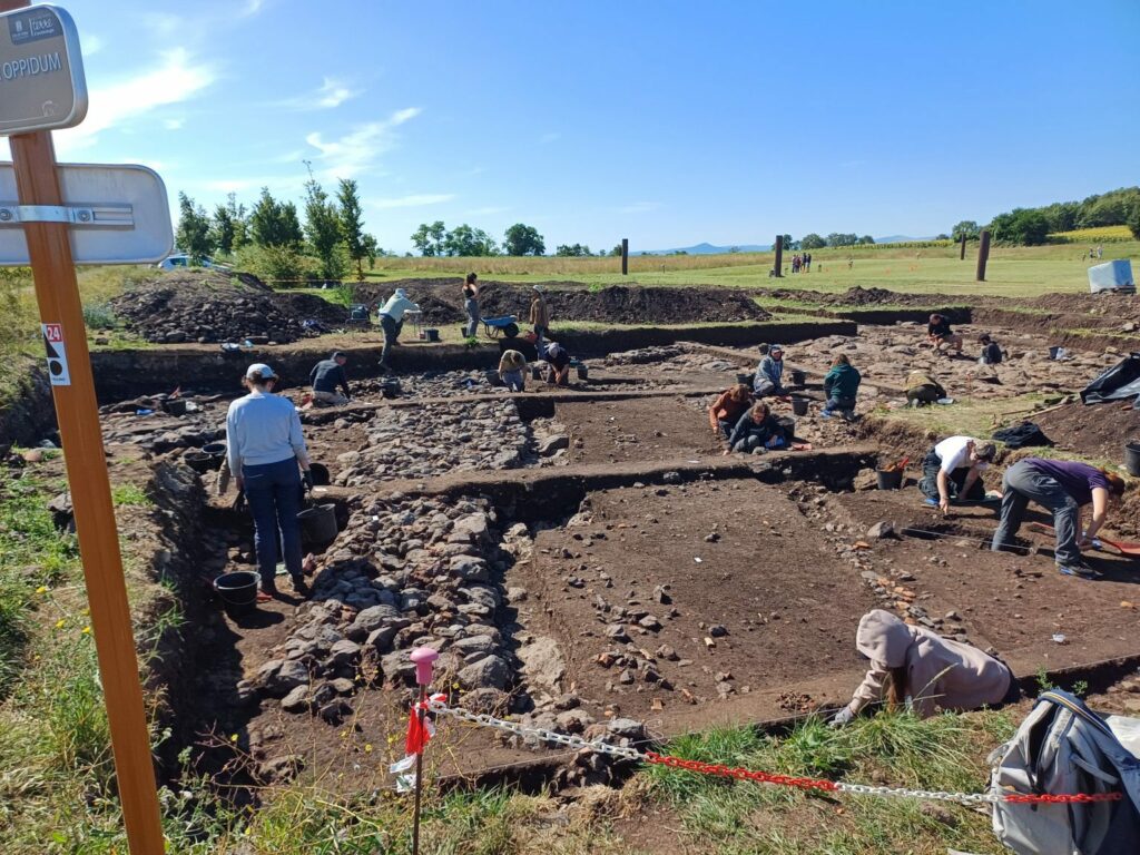 Fouille en cours sur le site de Corent - 2024